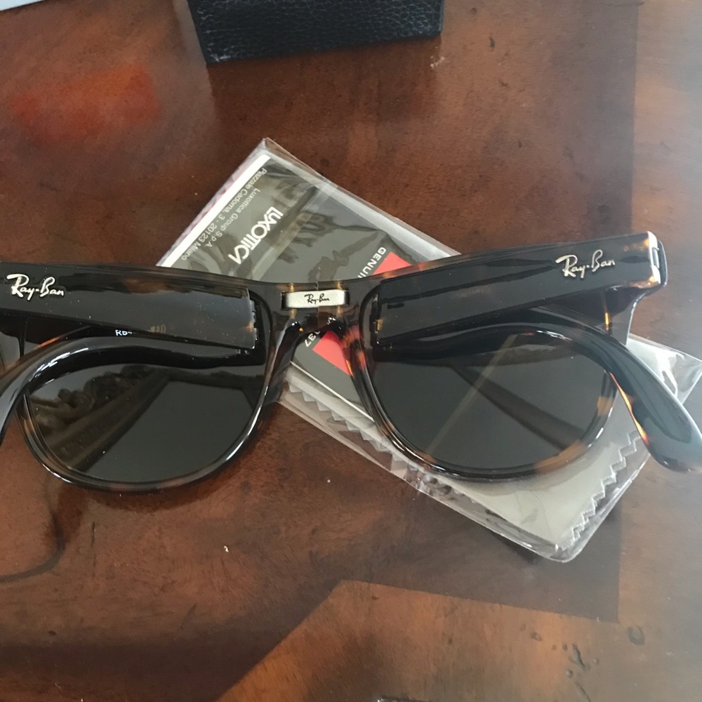 Ray-Ban foldable wayfarer sunglasses - Picture 4 of 8